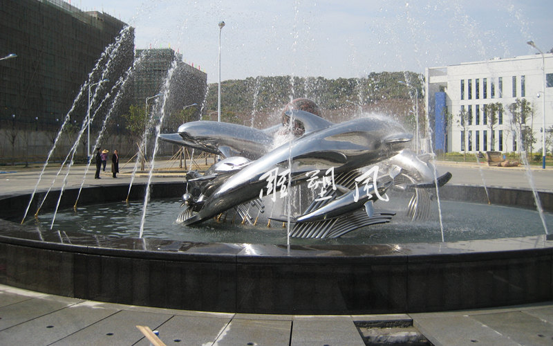 大型不锈钢海豚水景喷泉效果
