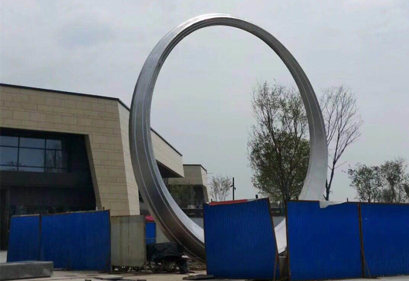 不锈钢圆环雕塑安装