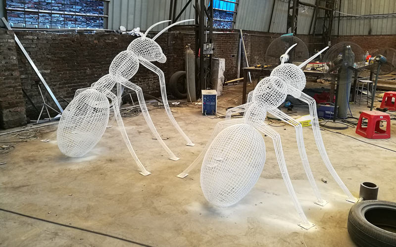 编织不锈钢蚂蚁雕塑喷漆